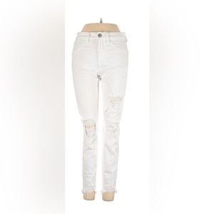 HIGH RISE WHITE RIPPED AMERICAN EAGLE JEGGING